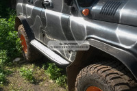 Силовые пороги Ojeep с дополнительной поперечиной на УАЗ Хантер с лифом кузова