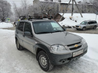 Багажник Уникар для ВАЗ-2123 Chevrolet Niva, LADA Niva Travel с боковым ограждением с сеткой на штатные места